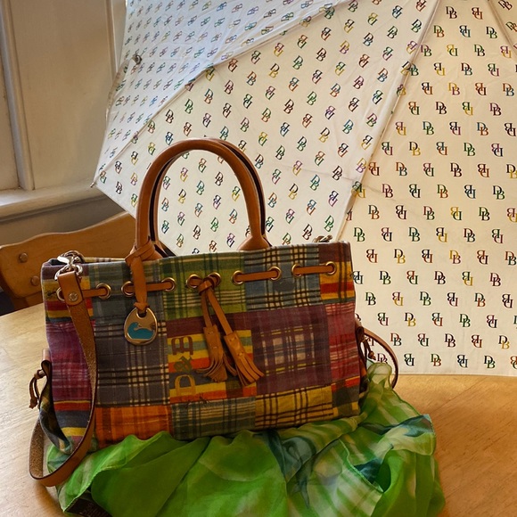 Dooney & Bourke crossbody handBag Vtg 11x6x4” in very...